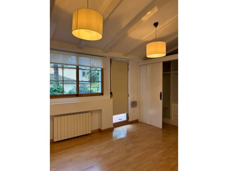 Chalet de 4 habitaciones en La Cañada en alquiler - 3.000 € (Ref: 8834685)