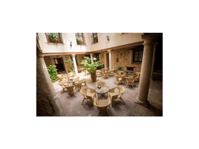 18 bedroom Hotel for sale in Chillarón de Cuenca with garage - € 1,800,000 (Ref: 9353362)