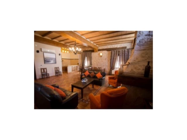 18 bedroom Hotel for sale in Chillarón de Cuenca with garage - € 1,800,000 (Ref: 9353362)