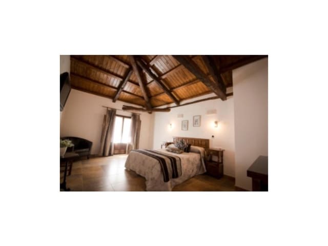 18 bedroom Hotel for sale in Chillarón de Cuenca with garage - € 1,800,000 (Ref: 9353362)