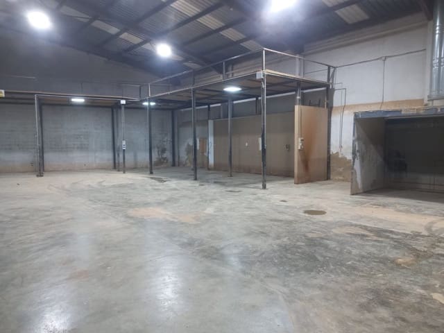 Comercial para venda em Manises - 400 000 € (Ref: 9758723)