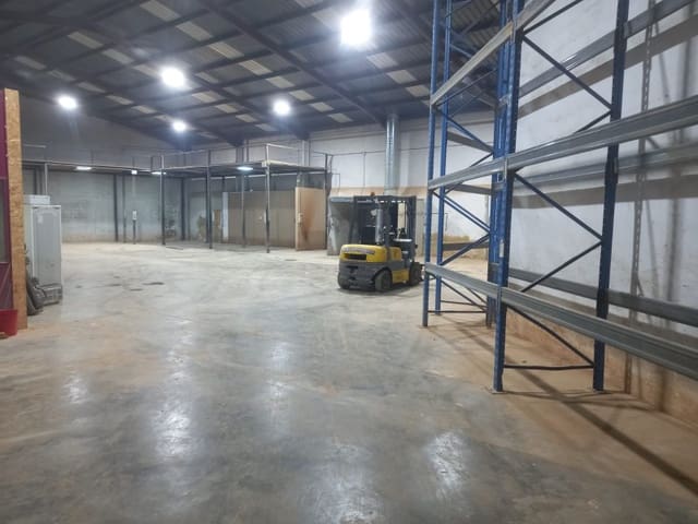 Comercial para venda em Manises - 400 000 € (Ref: 9758723)