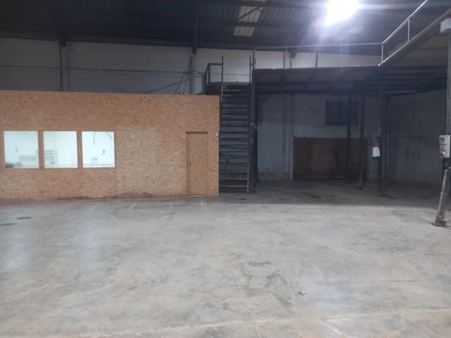 Comercial para venda em Manises - 400 000 € (Ref: 9758723)