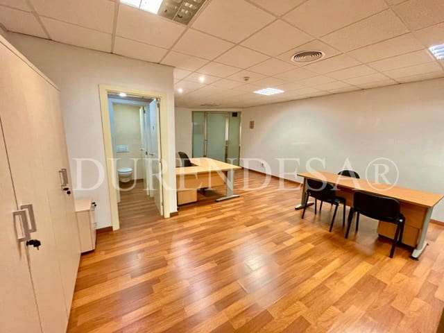Biuro do wynajęcia w Palma de Mallorca z garażem - 1 000 € (Ref: 7192482)