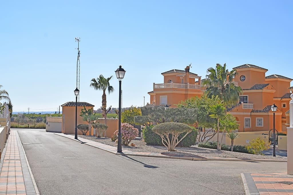 3 soveværelse Villa til salg i Lo Crispin med swimmingpool garage - € 220.000 (Ref: 9324371)