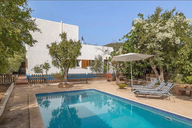 3 sovrum Villa till salu i Ibiza stad med pool garage - 750 000 € (Ref: 10104408)
