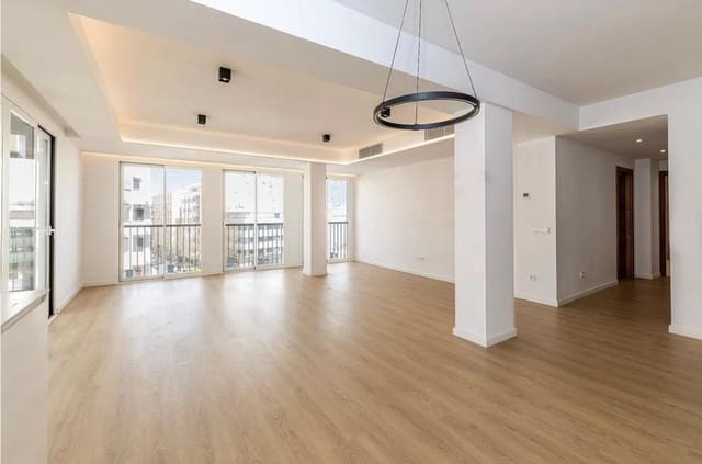 4 bedroom Flat for sale in Ibiza / Eivissa town with garage - € 1,080,000 (Ref: 8436109)