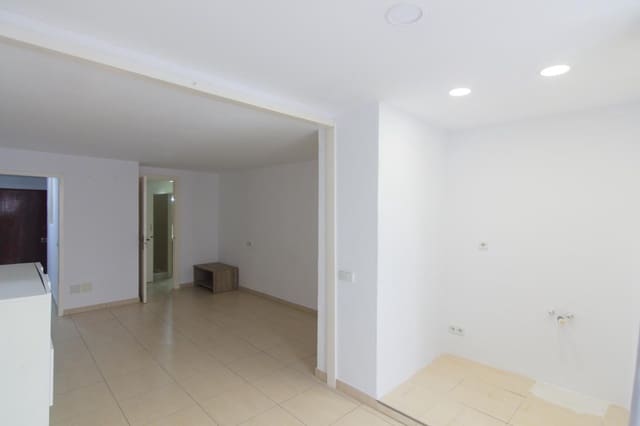 Flat for sale in Ibiza / Eivissa town - € 275,000 (Ref: 8583328)
