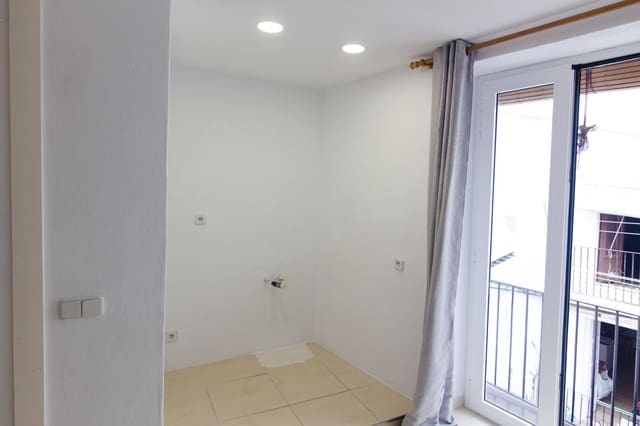 Flat for sale in Ibiza / Eivissa town - € 275,000 (Ref: 8583328)