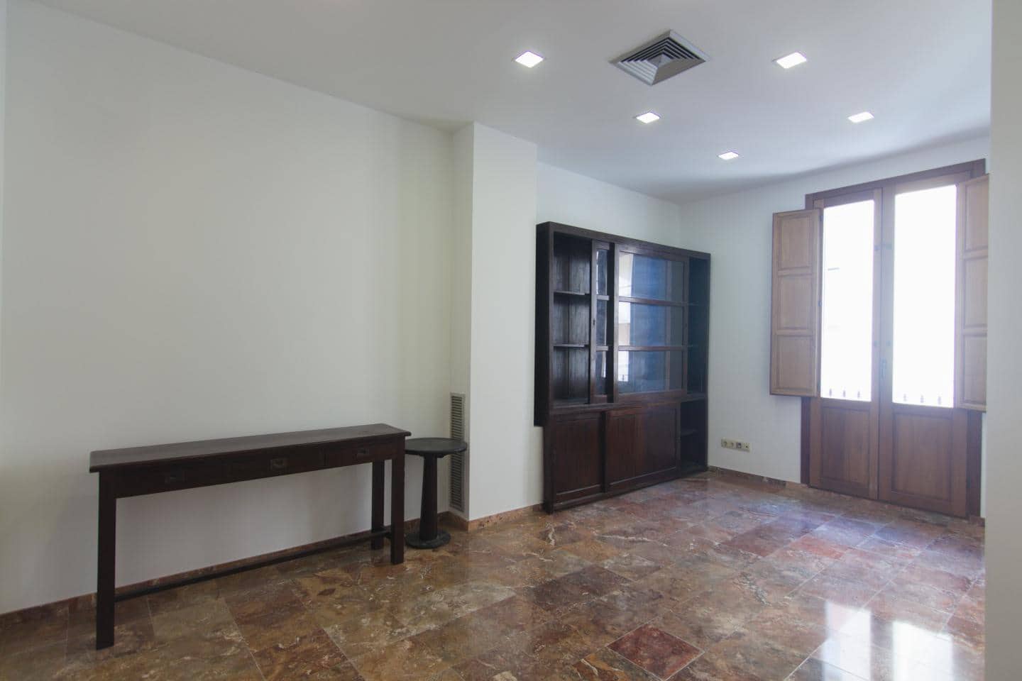 2 bedroom Office for rent in Ibiza / Eivissa town - € 1,600 (Ref: 8665977)