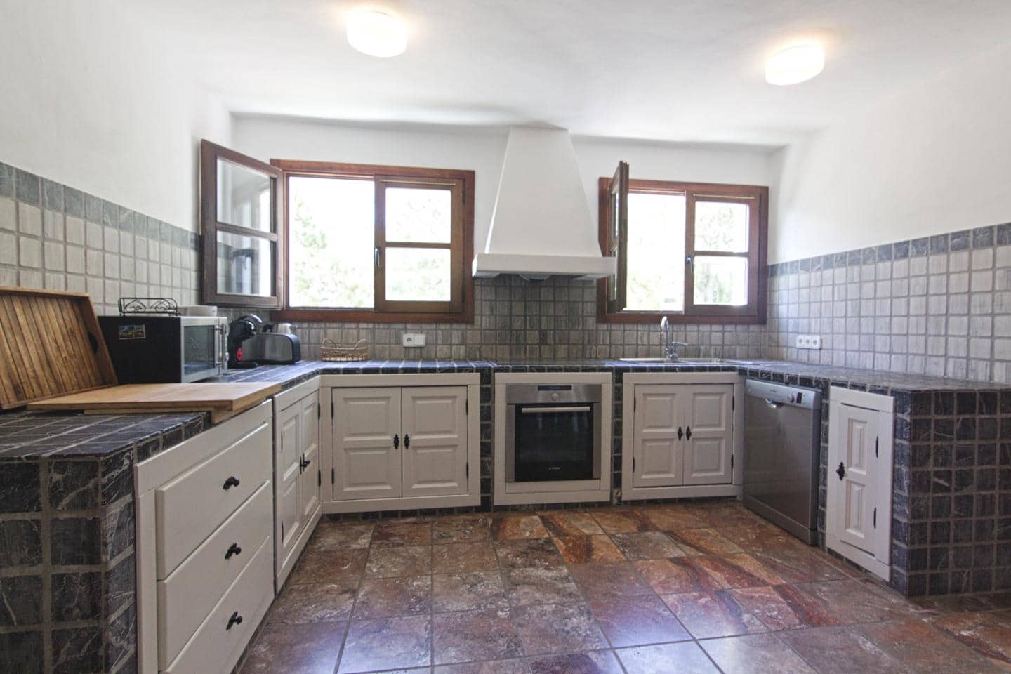 6 bedroom Villa for sale in Sant Agusti des Vedra with pool - € 5,300,000 (Ref: 9665119)