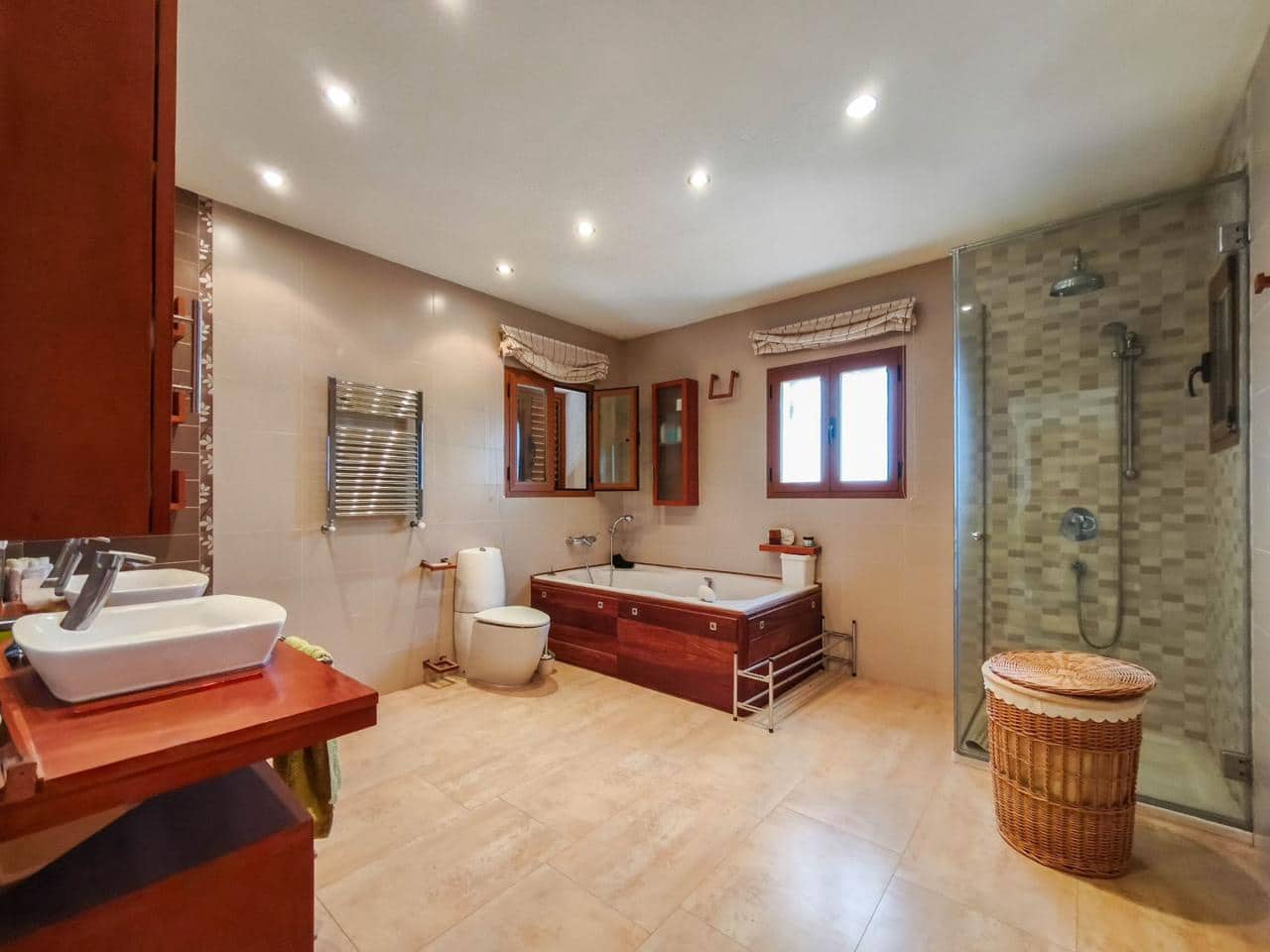 4 makuuhuone Huvila myytävänä paikassa Sant Antoni de Portmany mukana uima-altaan 
autotalli - 1 700 000 € (Ref: 9770936)