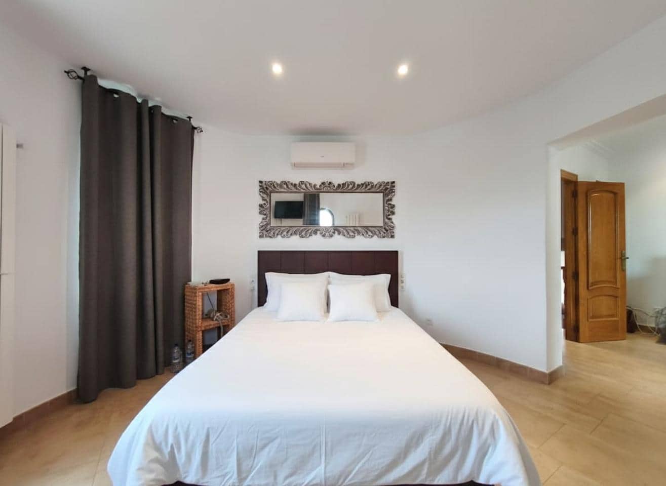 4 makuuhuone Huvila myytävänä paikassa Sant Antoni de Portmany mukana uima-altaan 
autotalli - 1 700 000 € (Ref: 9770936)