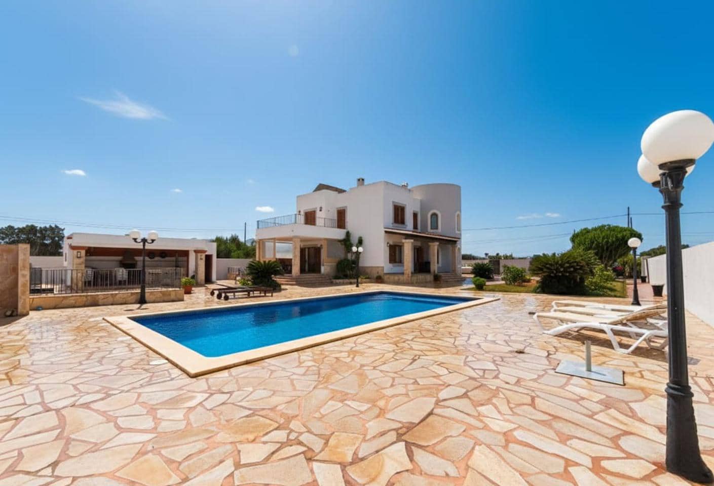 4 makuuhuone Huvila myytävänä paikassa Sant Antoni de Portmany mukana uima-altaan 
autotalli - 1 700 000 € (Ref: 9770936)