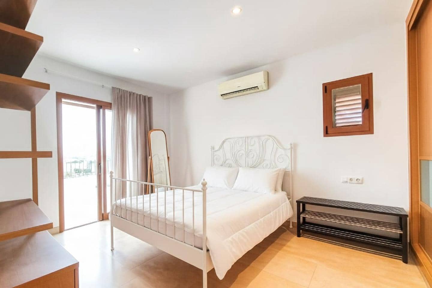 4 makuuhuone Huvila myytävänä paikassa Sant Antoni de Portmany mukana uima-altaan 
autotalli - 1 700 000 € (Ref: 9770936)