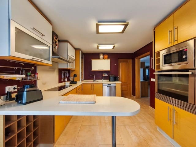 4 makuuhuone Huvila myytävänä paikassa Sant Antoni de Portmany mukana uima-altaan 
autotalli - 1 700 000 € (Ref: 9770936)