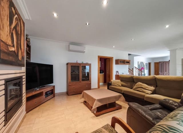 4 makuuhuone Huvila myytävänä paikassa Sant Antoni de Portmany mukana uima-altaan 
autotalli - 1 700 000 € (Ref: 9770936)