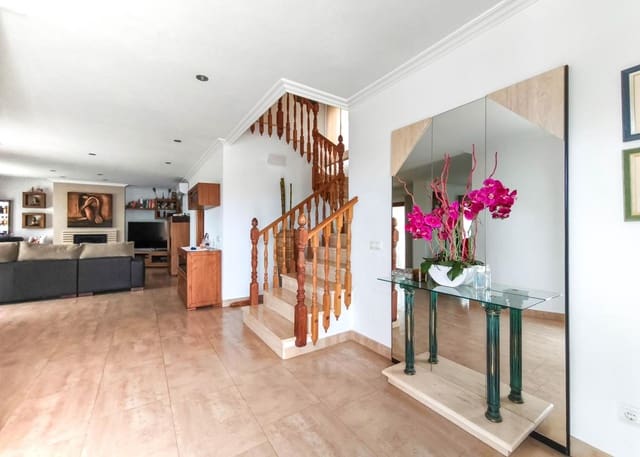 4 makuuhuone Huvila myytävänä paikassa Sant Antoni de Portmany mukana uima-altaan 
autotalli - 1 700 000 € (Ref: 9770936)