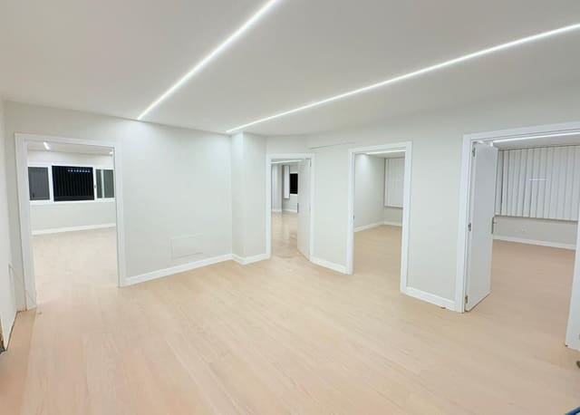 Oficina de 6 habitaciones en Ibiza / Eivissa ciudad en alquiler - 3.400 € (Ref: 9823485)