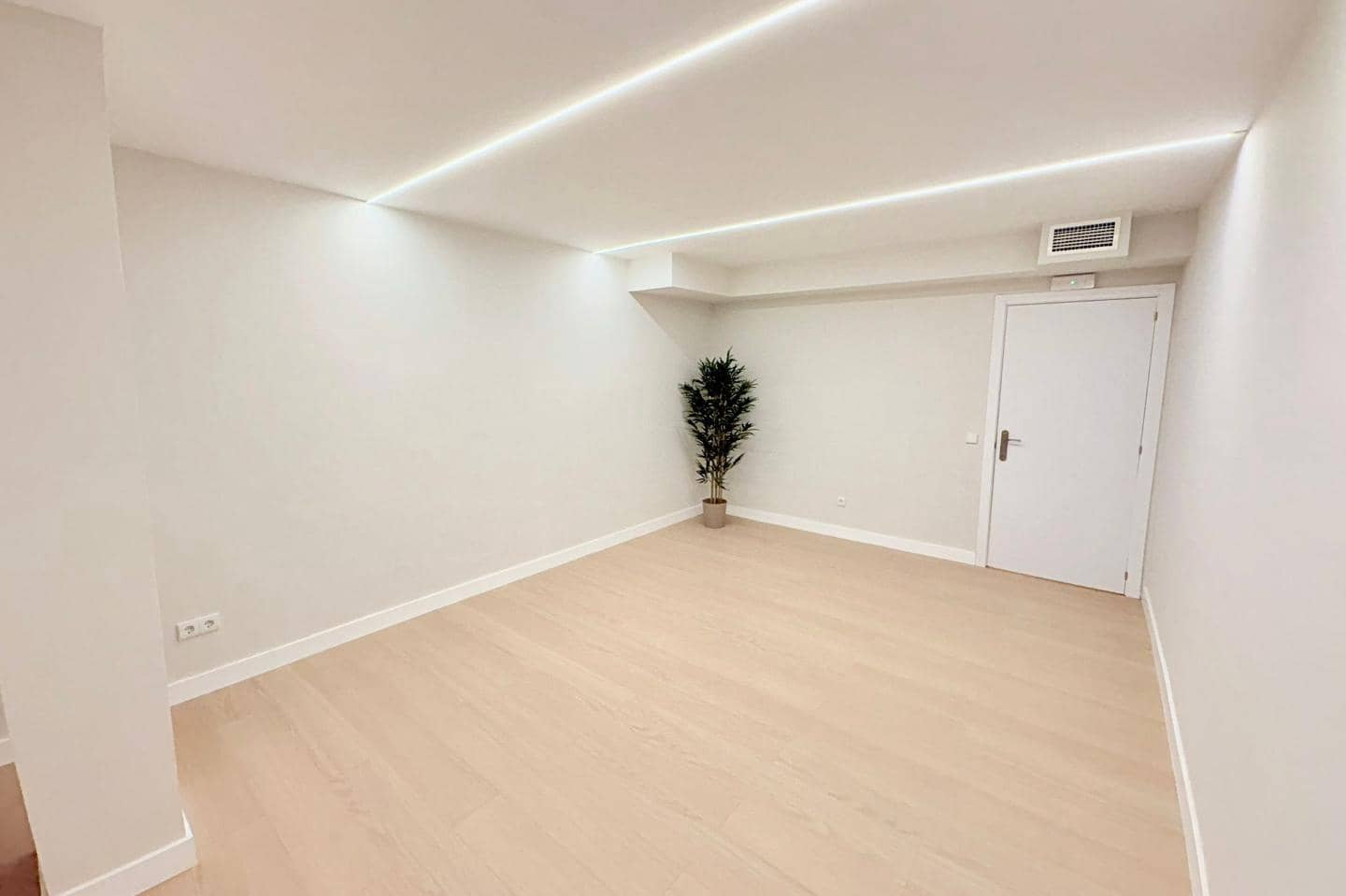 Oficina de 6 habitaciones en Ibiza / Eivissa ciudad en alquiler - 3.400 € (Ref: 9823485)