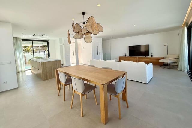 5 soverom Villa til salgs i Talamanca, Ibiza by med svømmebasseng garasje - € 2 470 000 (Ref: 9904984)