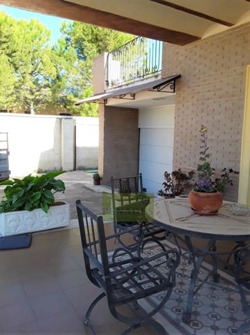 Chalet de 7 habitaciones en Ontinyent en venta con piscina - 600.000 € (Ref: 5609047)