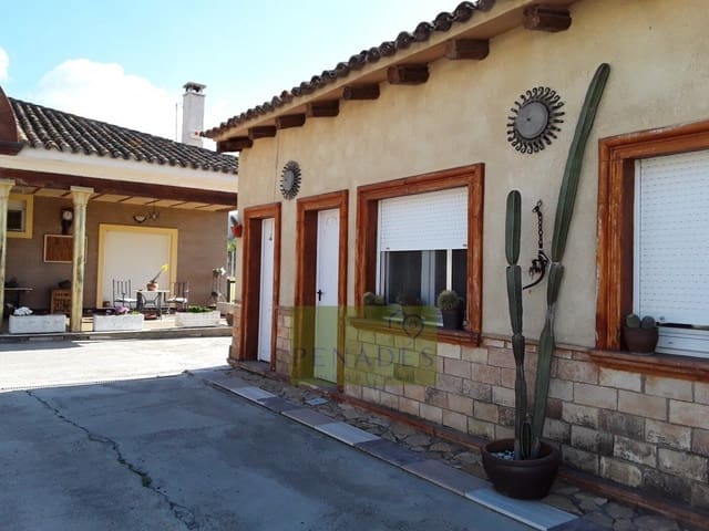 Chalet de 7 habitaciones en Ontinyent en venta con piscina - 600.000 € (Ref: 5609047)