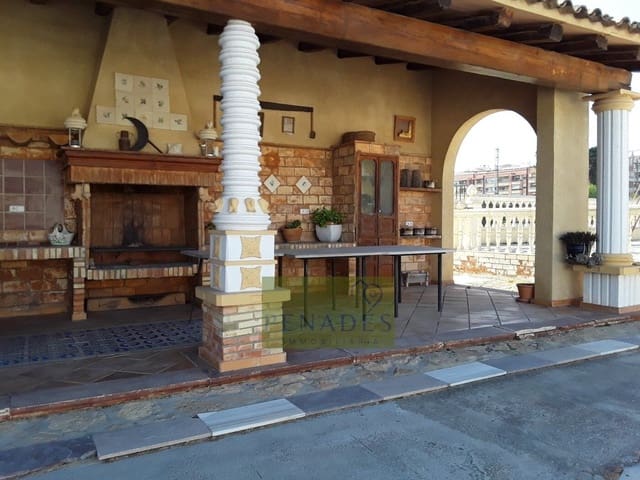 Chalet de 7 habitaciones en Ontinyent en venta con piscina - 600.000 € (Ref: 5609047)