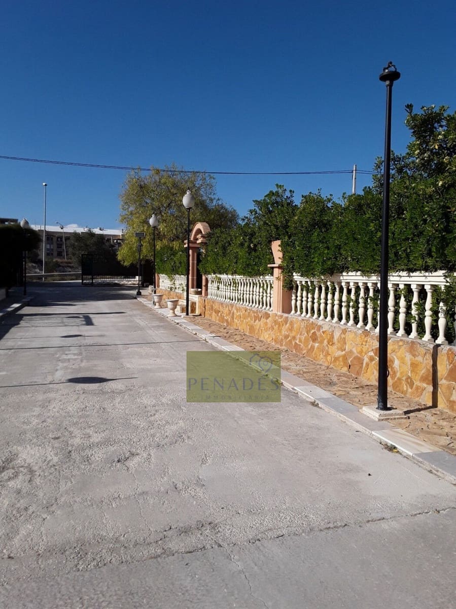 Chalet de 7 habitaciones en Ontinyent en venta con piscina - 600.000 € (Ref: 5609047)