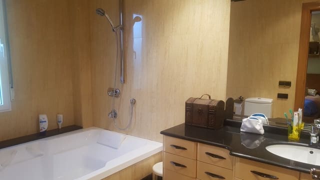 5 makuuhuone Rivitalo myytävänä paikassa Albaida mukana 
autotalli - 550 000 € (Ref: 6198513)