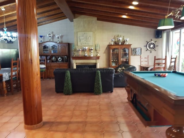 5 makuuhuone Rivitalo myytävänä paikassa Albaida mukana 
autotalli - 550 000 € (Ref: 6198513)