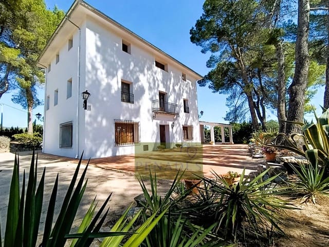 7 makuuhuone Huvila myytävänä paikassa Ontinyent - 650 000 € (Ref: 6198520)