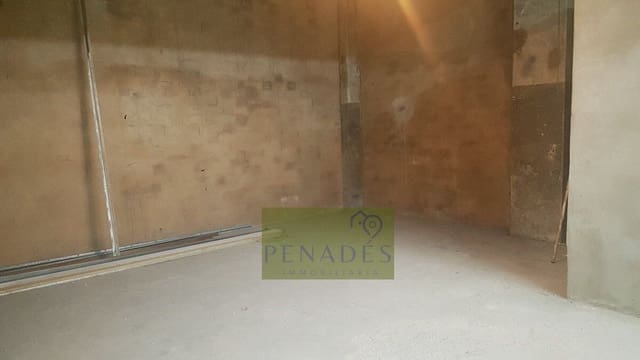 Commercial for sale in Ontinyent - € 80,000 (Ref: 6749683)