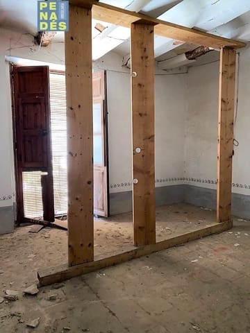 6 soveværelse Byhus til salg i Agullent - € 40.000 (Ref: 7004220)