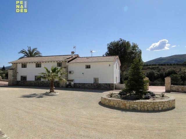 6 soveværelse Finca/Landehus til salg i Ontinyent med swimmingpool - € 490.000 (Ref: 8584231)