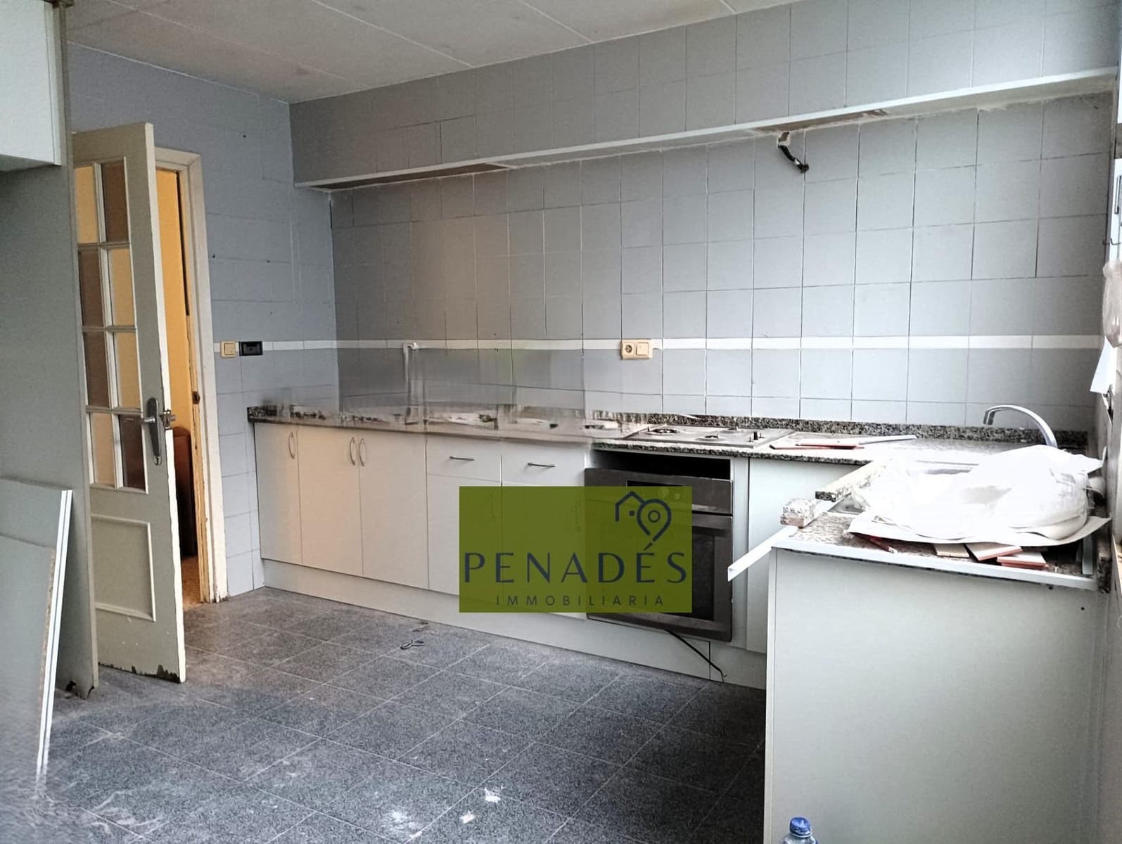 Piso de 3 habitaciones en Ontinyent en venta - 100.000 € (Ref: 8988330)