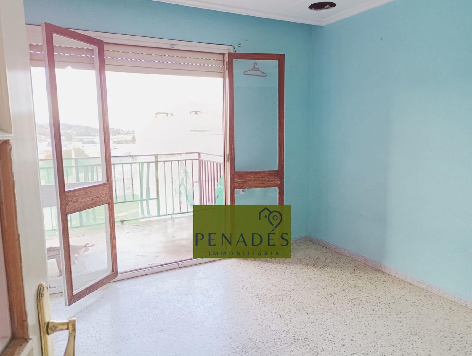 Piso de 3 habitaciones en Ontinyent en venta - 100.000 € (Ref: 8988330)