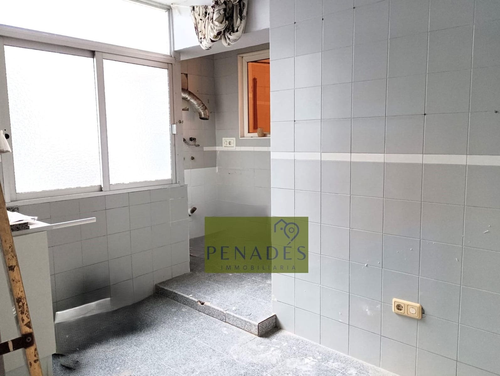 Piso de 3 habitaciones en Ontinyent en venta - 100.000 € (Ref: 8988330)