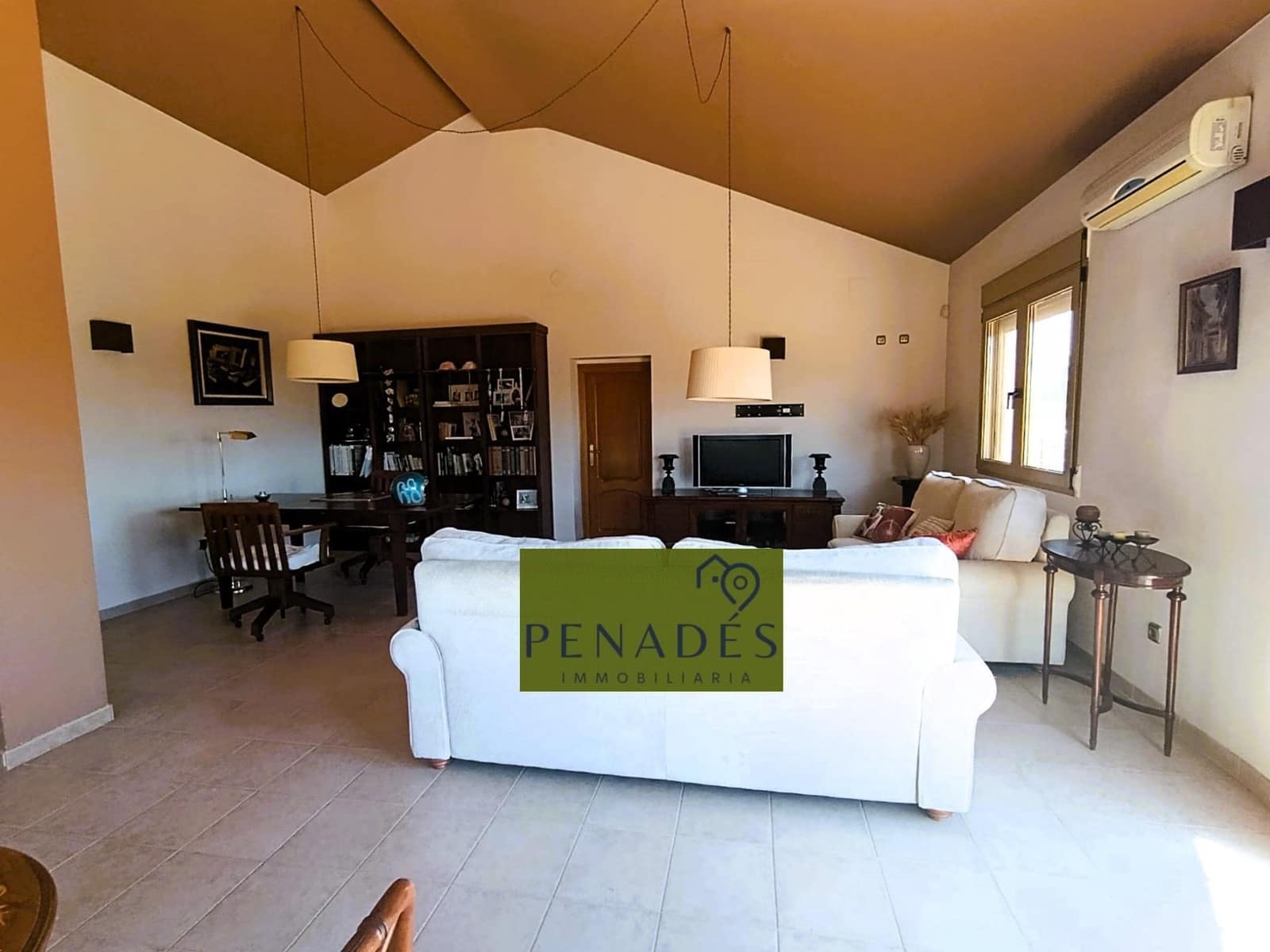 4 sypialnia Willa na sprzedaż w Ontinyent z basenem garażem - 690 000 € (Ref: 9020760)