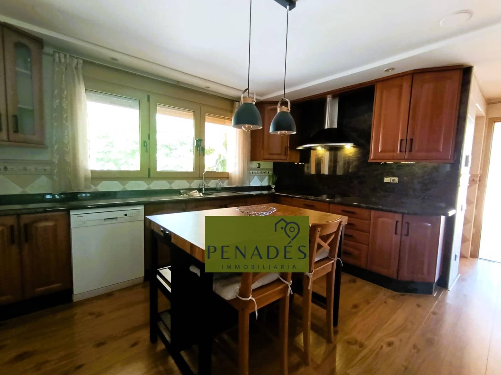 4 sypialnia Willa na sprzedaż w Ontinyent z basenem garażem - 690 000 € (Ref: 9020760)