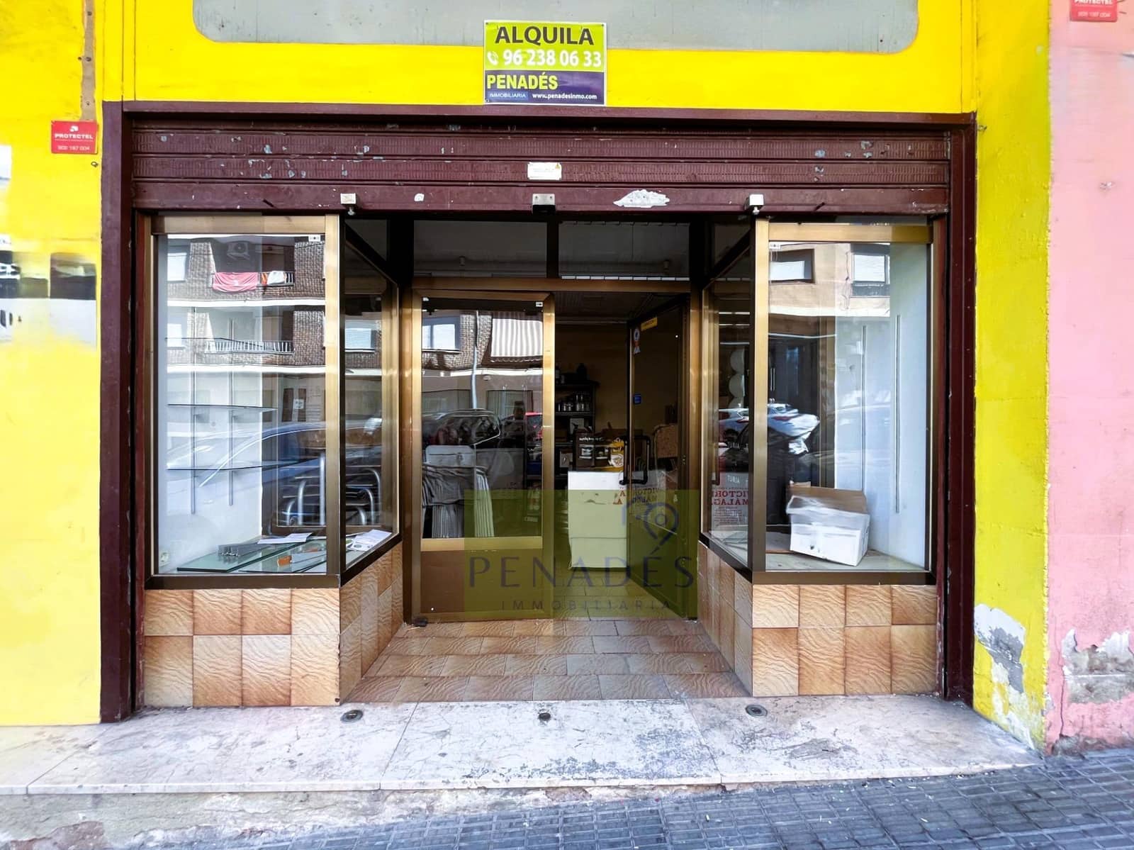 Commercial for rent in Ontinyent - € 400 (Ref: 9533125)