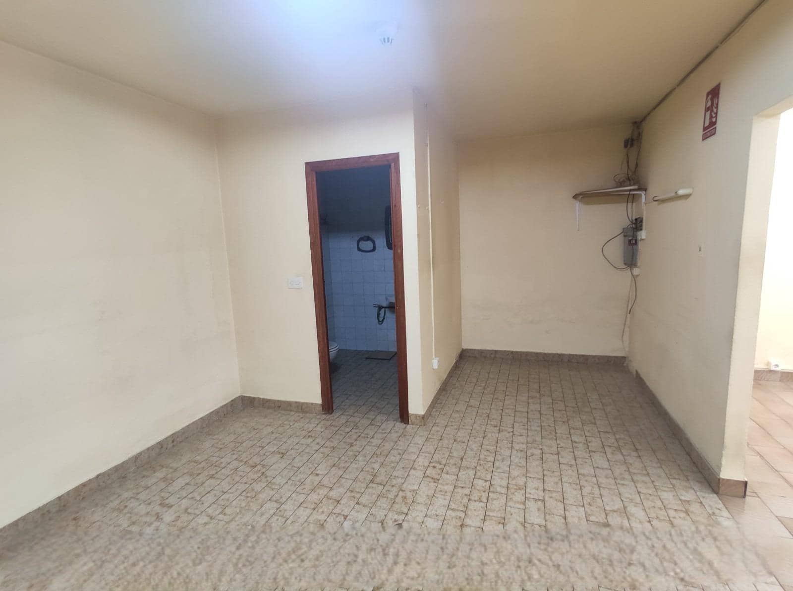 Commercial for rent in Ontinyent - € 400 (Ref: 9533125)