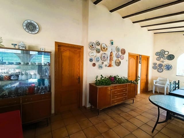 5 soveværelse Villa til salg i Ontinyent med swimmingpool garage - € 295.000 (Ref: 9846656)