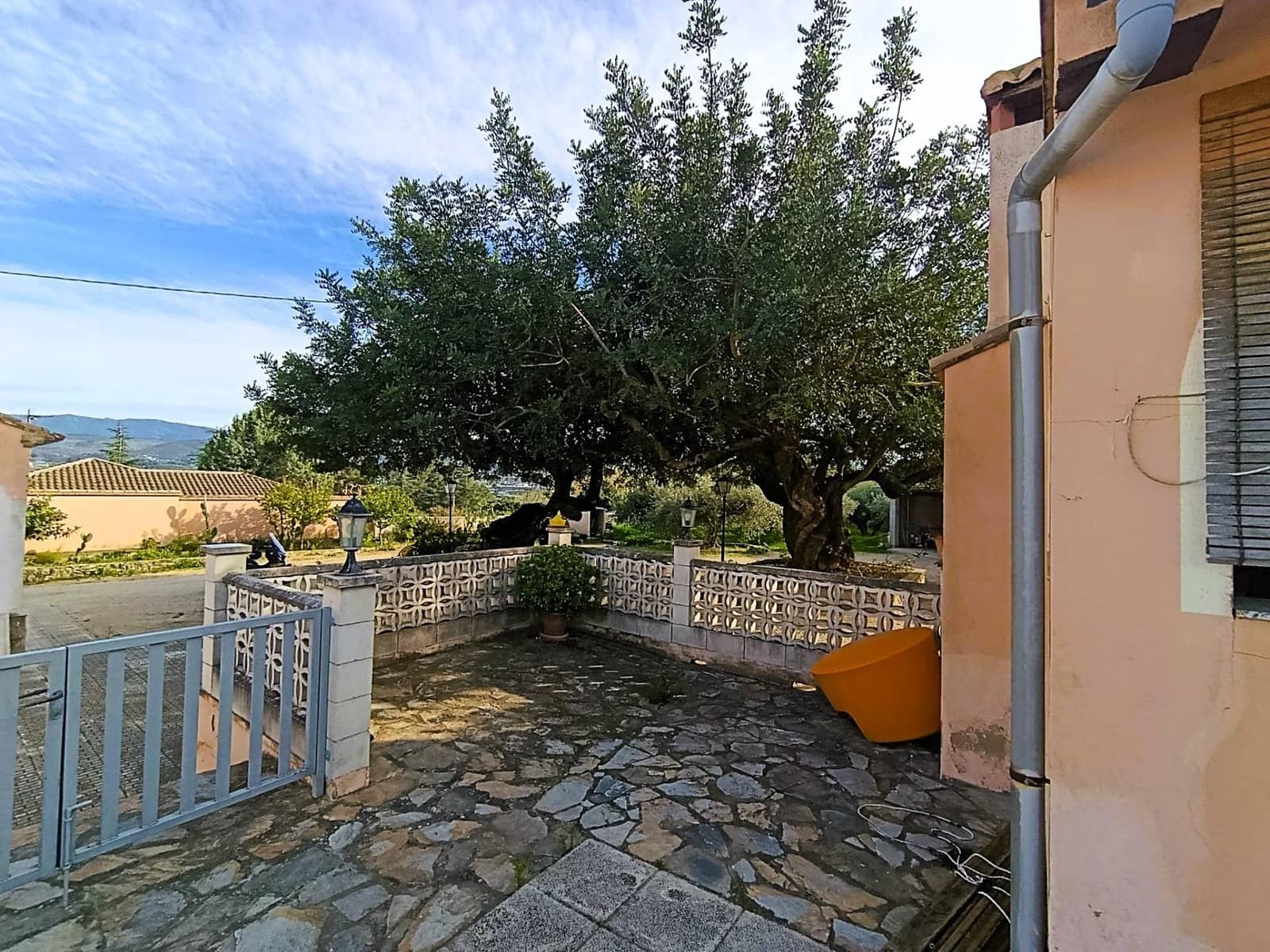 5 bedroom Villa for sale in Ontinyent with pool garage - € 295,000 (Ref: 9846656)