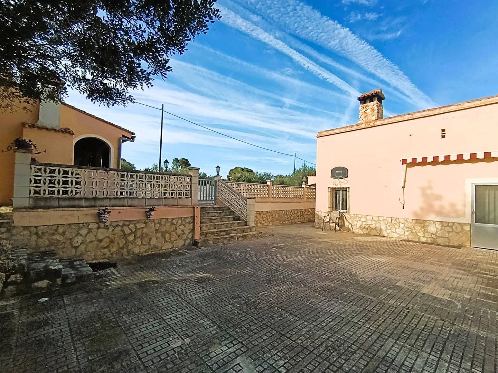 5 bedroom Villa for sale in Ontinyent with pool garage - € 295,000 (Ref: 9846656)