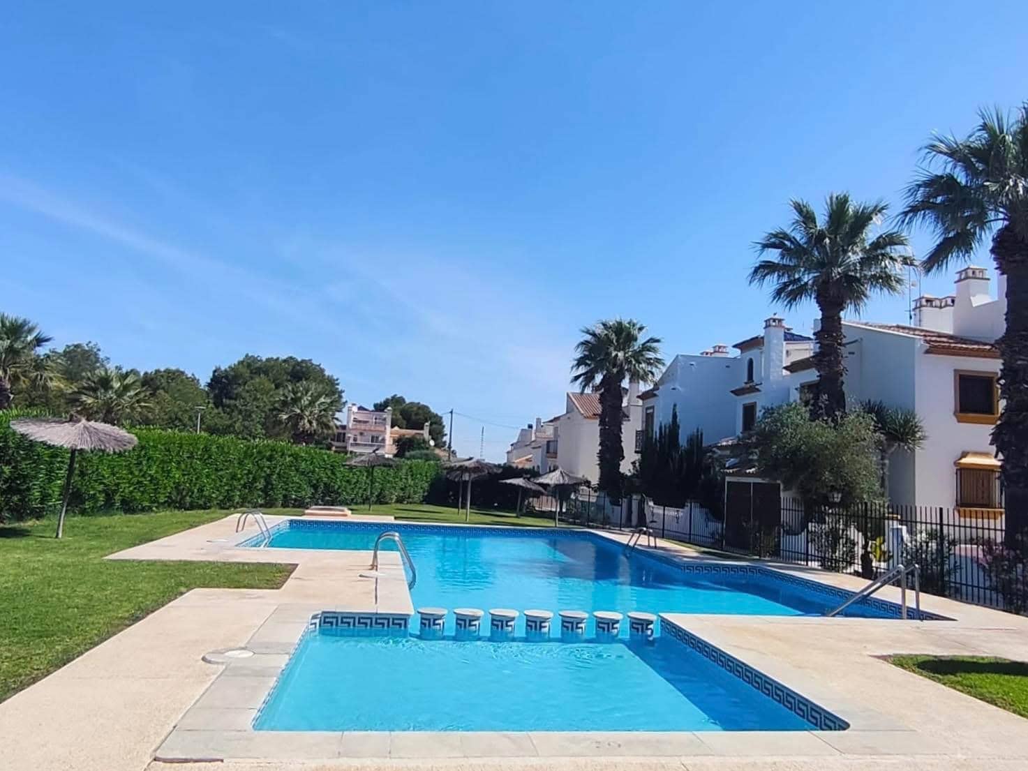 2 Zimmer Bungalow zu verkaufen in Villamartin mit Pool - 189.000 € (Ref: 10004493)
