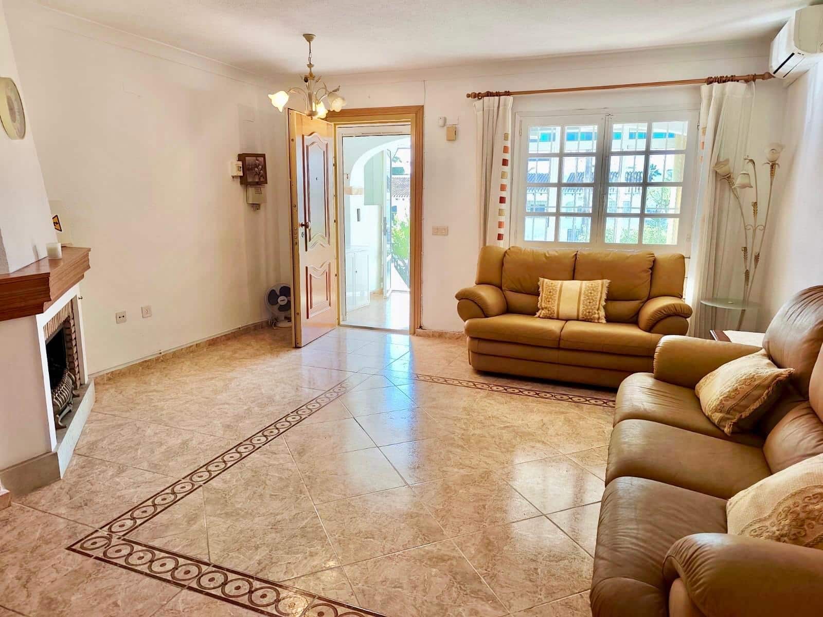 2 makuuhuone Omakotitalo myytävänä paikassa Villamartin mukana uima-altaan - 199 999 € (Ref: 10071025)