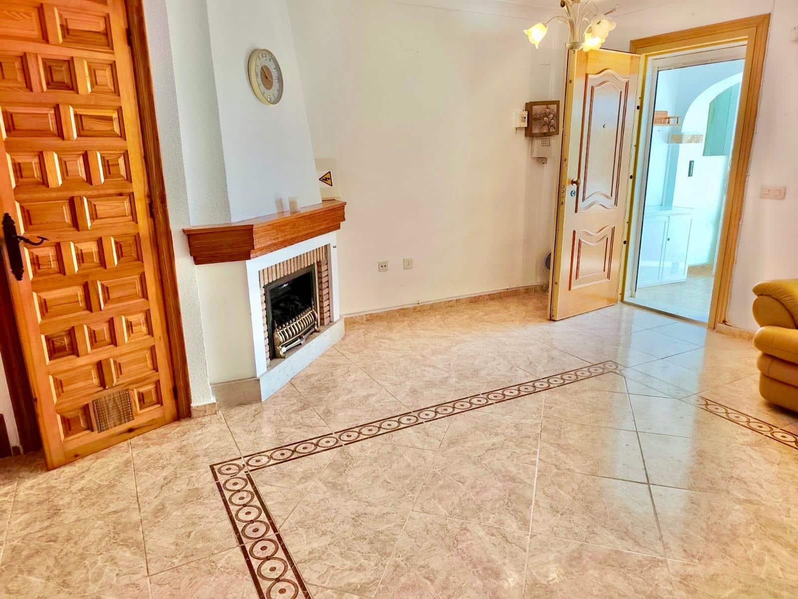 2 makuuhuone Omakotitalo myytävänä paikassa Villamartin mukana uima-altaan - 199 999 € (Ref: 10071025)
