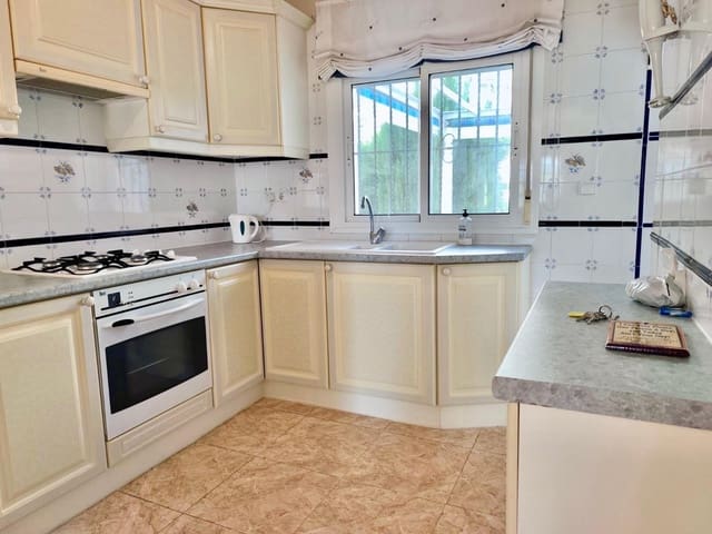 2 makuuhuone Omakotitalo myytävänä paikassa Villamartin, Orihuela mukana uima-altaan - 199 999 € (Ref: 10071025)