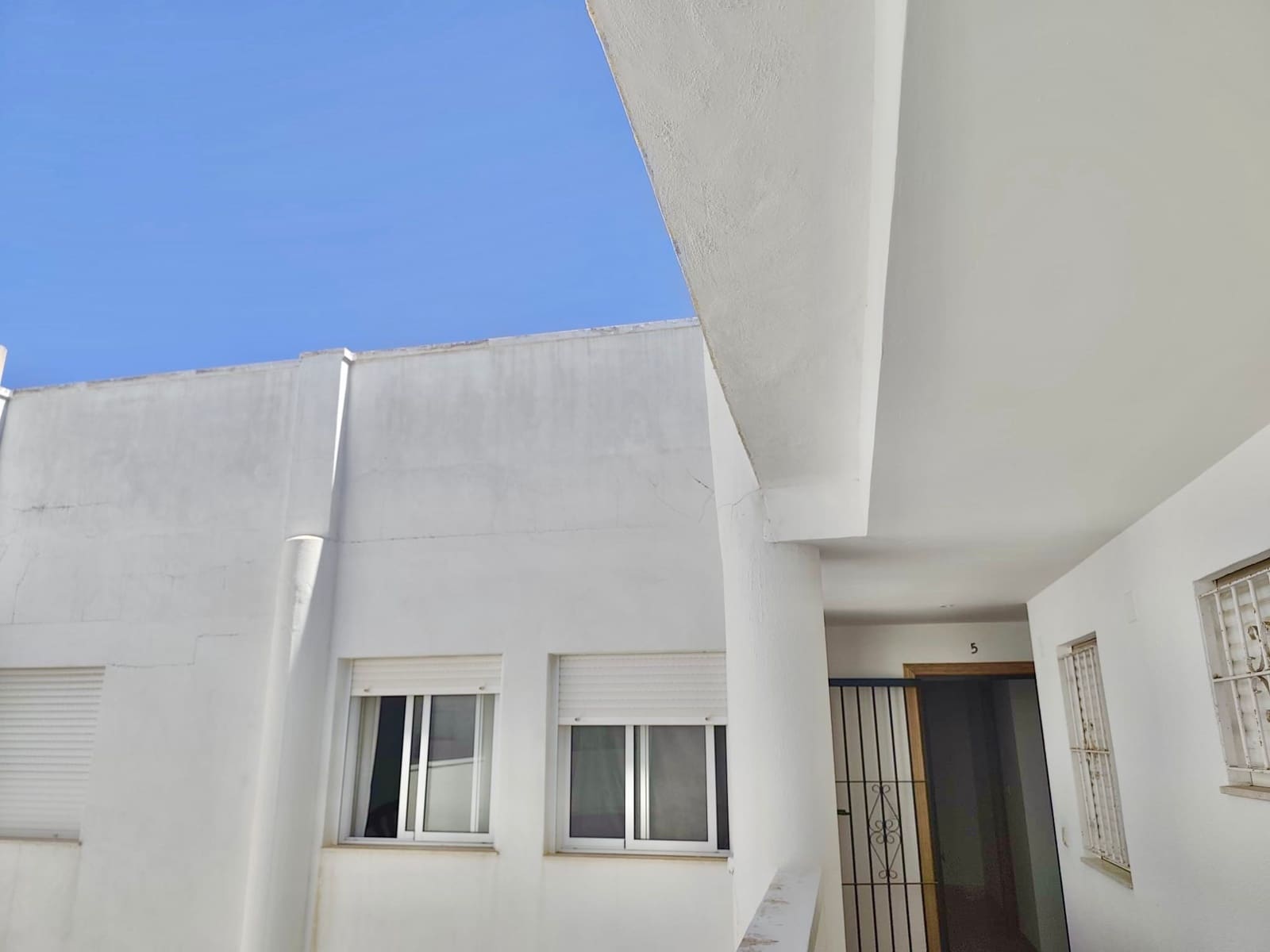 2 bedroom Apartment for sale in Torrevieja with pool garage - € 124,000 (Ref: 9220299)